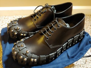 sapato com sola de pneu