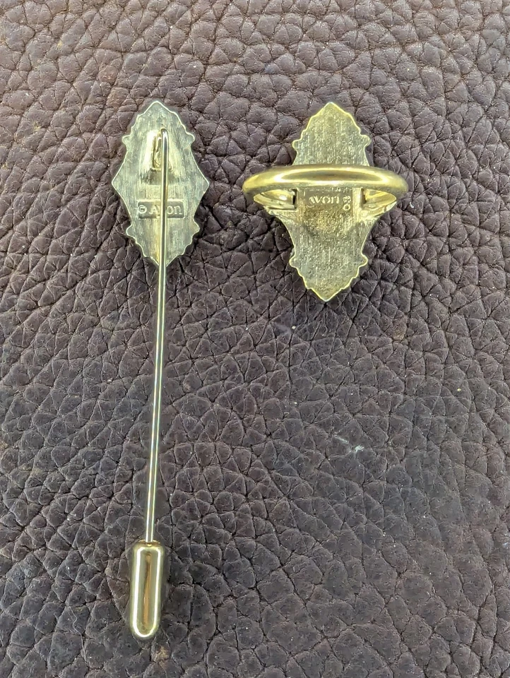 Vintage 1970's Avon Kensington Ring Size 5.5 And Matching Stick Pin Gold Tone - Image 2 of 4