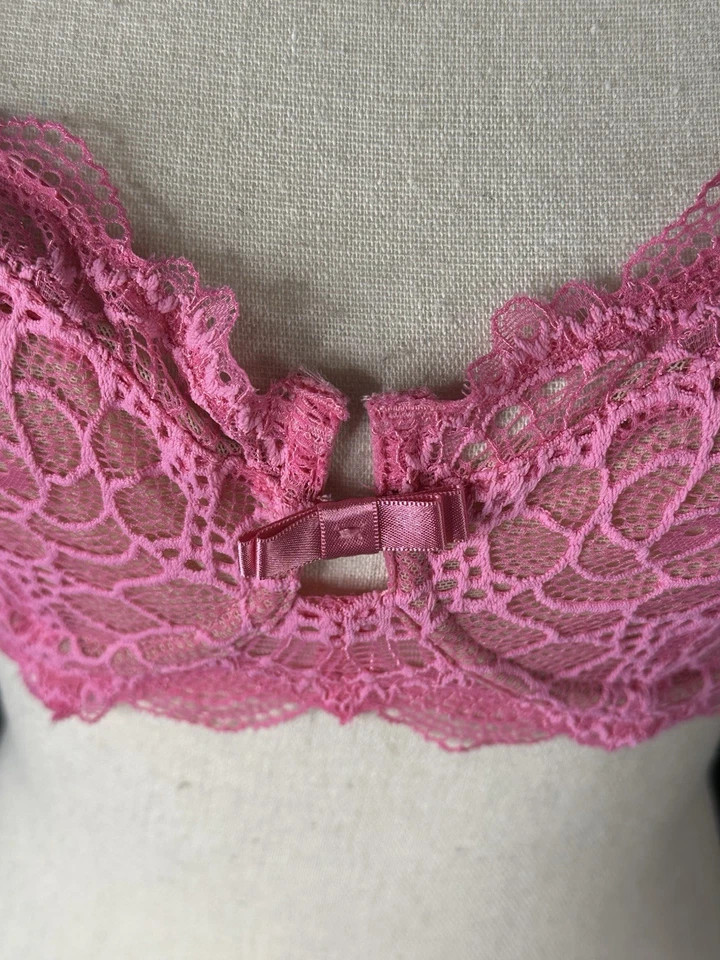 Fredericks of Hollywood Pink Lace Bra Sz 32DD Unlined Underwire Back Closure - Image 4 of 4
