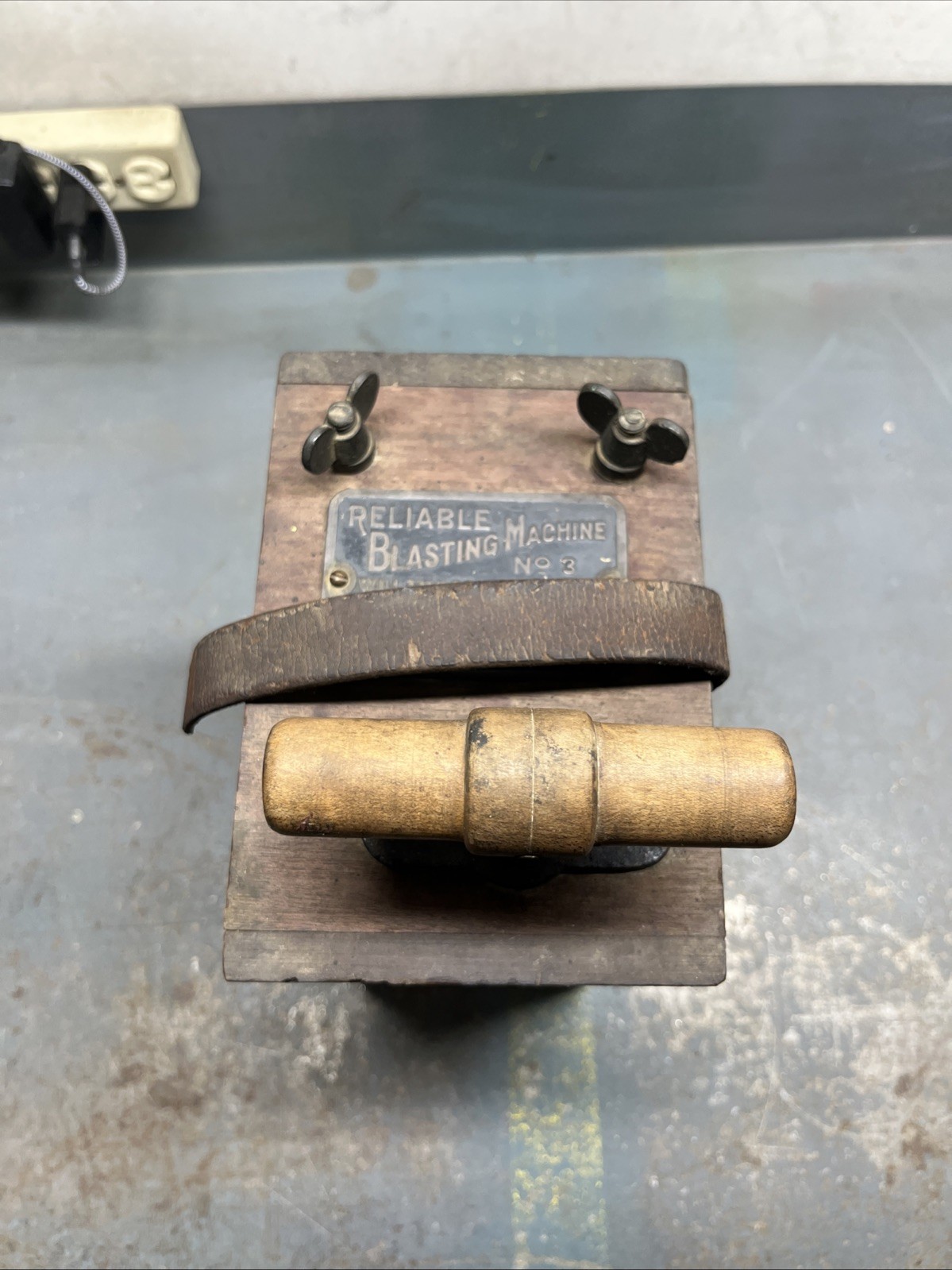 Antique DuPont Reliable Blasting Machine No. 3 ~ Dynamite Blaster ~ Mining WOW