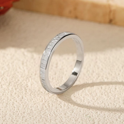 Echt 925 Sterling Silber Voll Moissanit Smaragdschliff Eternity Band (Größe 5-9)