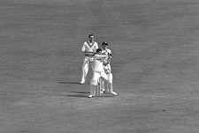Old 1953 Cricket Photo Surreys Ken Barrington Batting 1