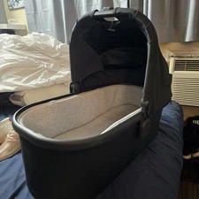 UPPAbaby Vista V2 Bassinet Black Cover  Used 2021 please read