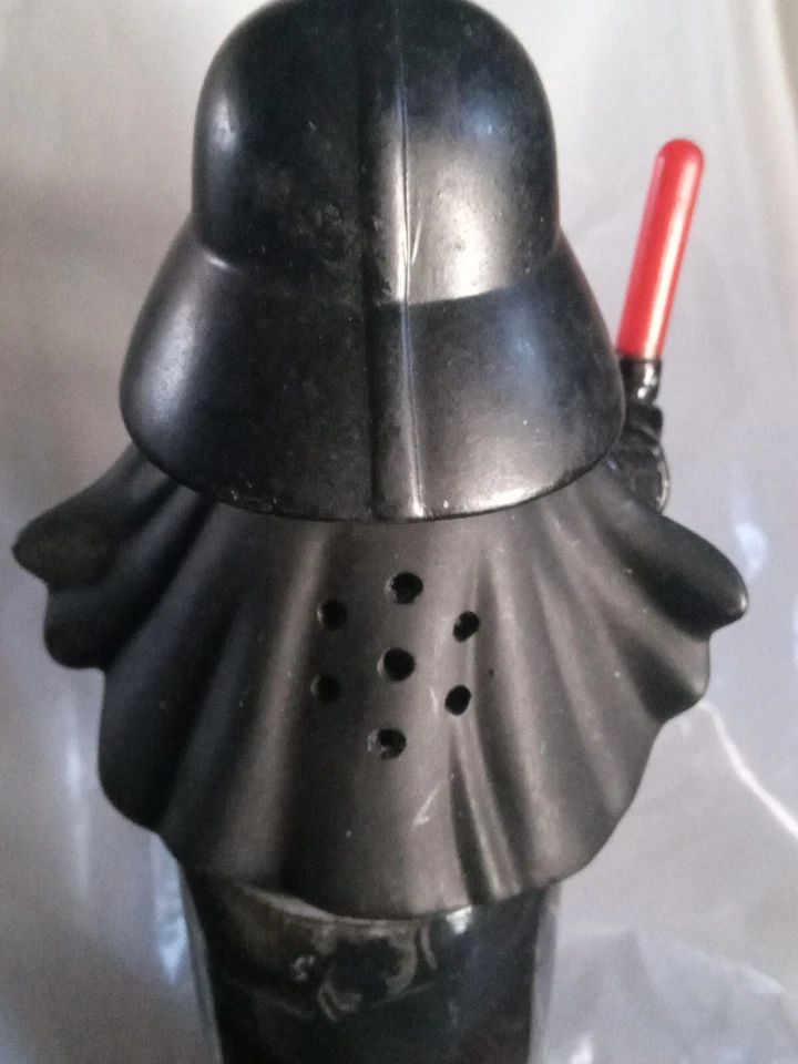 Star Wars Darth Vader, SUPER DEFORMADO 4 pulgadas luces y sonido juguete usado TOMY Foto 2 de 3