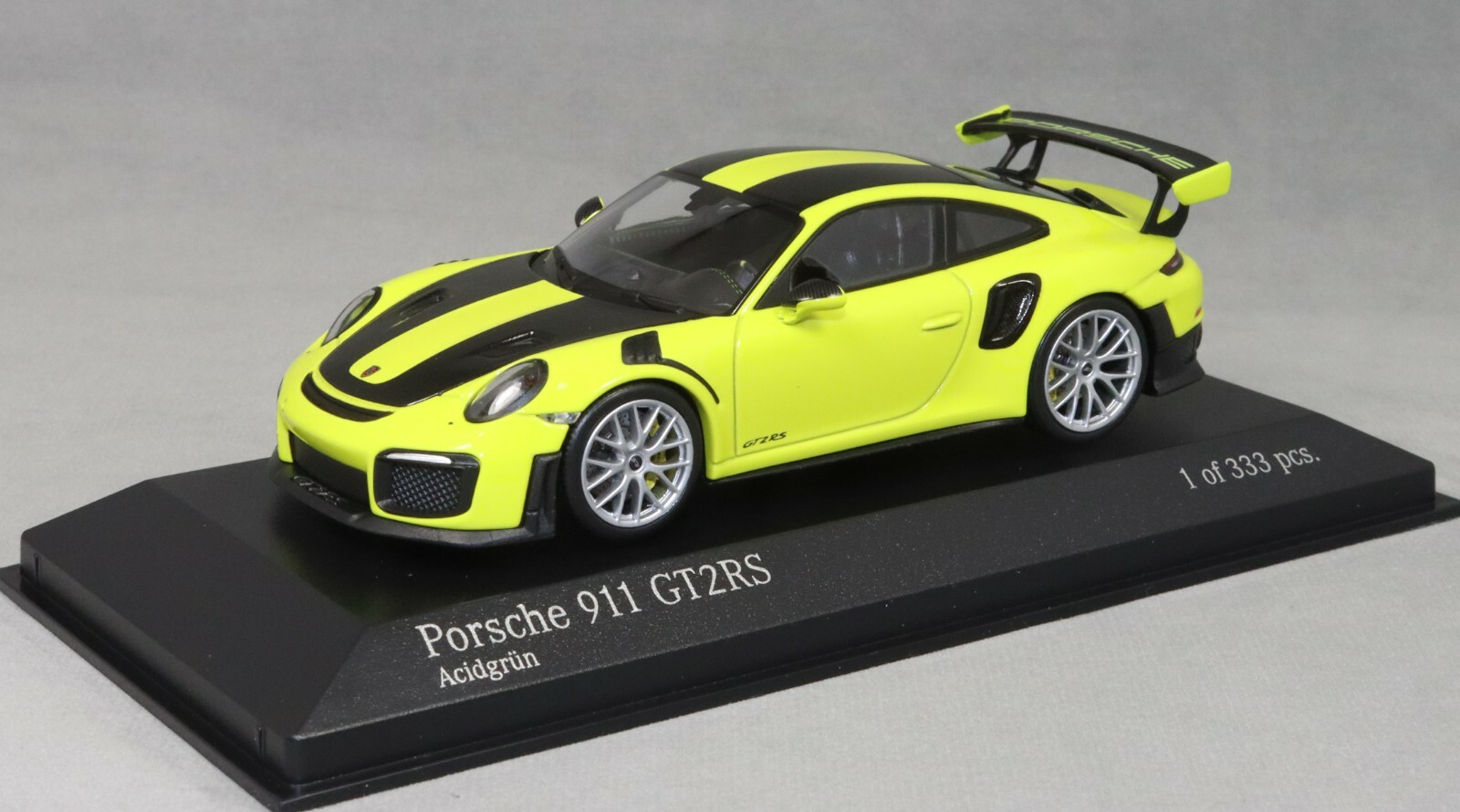 Minichamps Porsche 911 991.2 GT2RS Weissach in Acid Green 2018 413067281 1/43NEW
