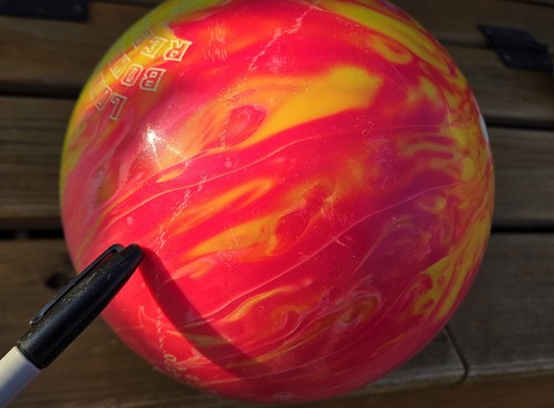 Bola de boliche DV8 Misfit sin perforar 11 lb amarillo rosa ALGUNOS DEFECTOS LEER - Imagen 8 de 9