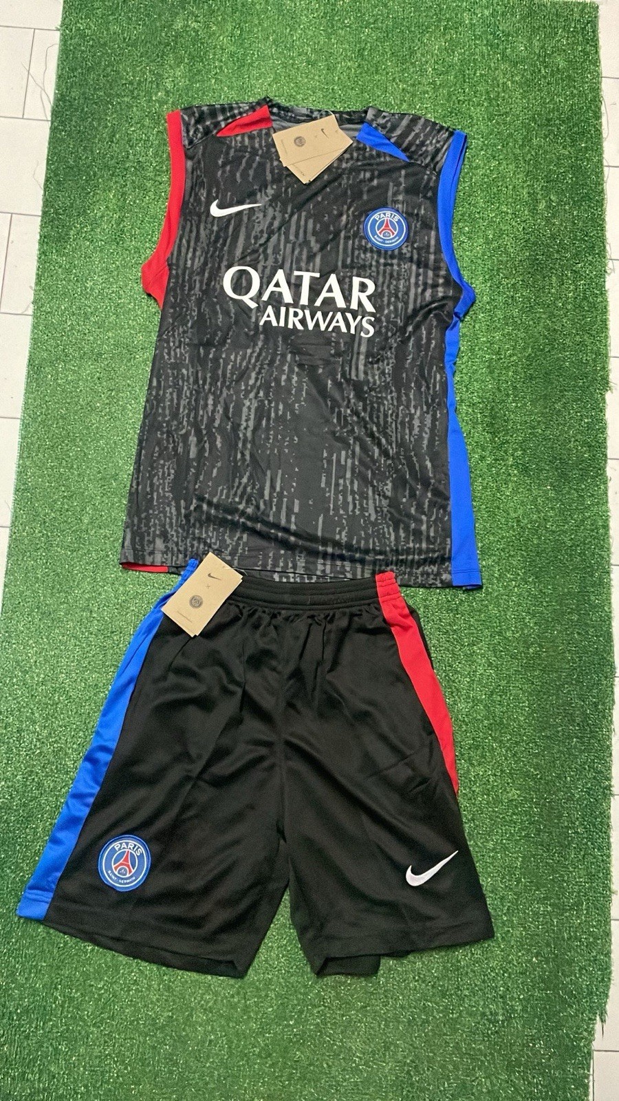Foto 1 di 3