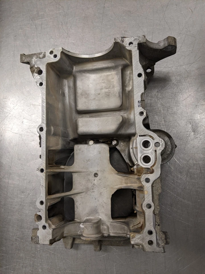 Cacerola de aceite superior del motor para Toyota Prius c 1.5 12-18 Foto 2 de 4