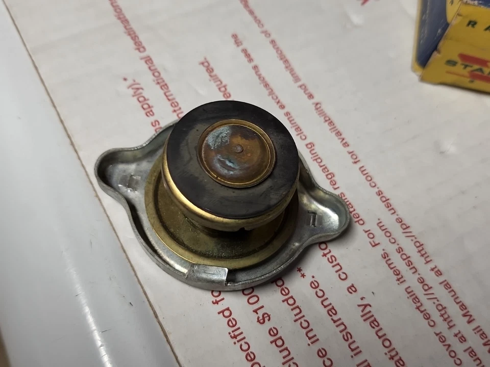 Camión Studebaker 1947-1954 1941-47, Olds Pontiac Stant R-5 tapa radiador NORS Foto 3 de 4