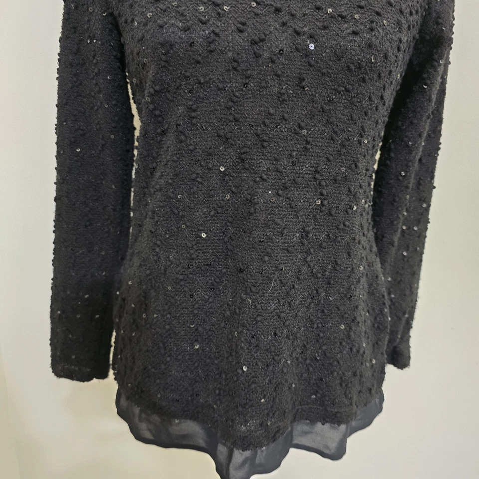 APT. Suéter de gasa con dobladillo negro con lentejuelas metálicas cuello en V mediano talla 9 Petite Foto 3 de 4