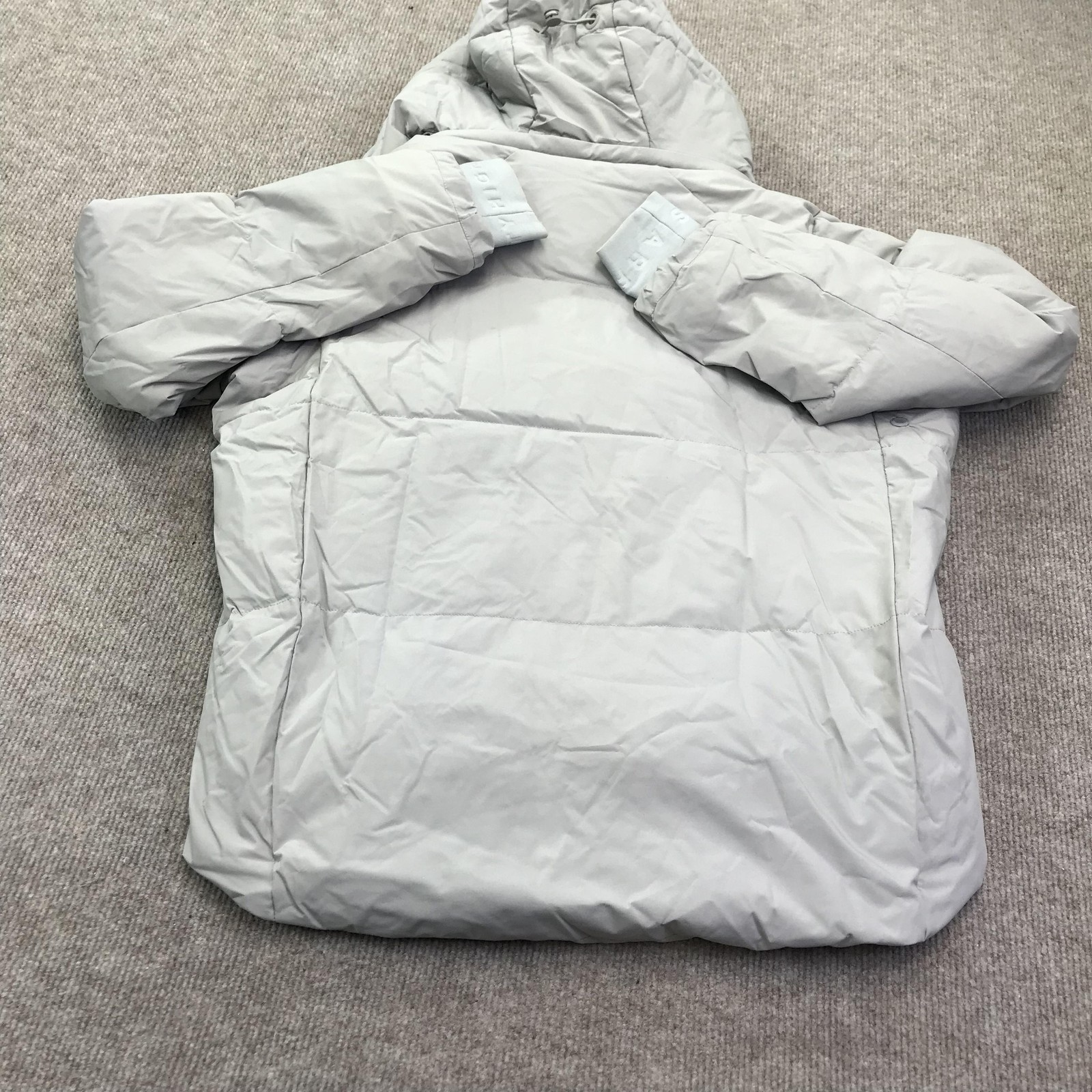 The Arrivals Puffer Jacket Mens Small Gray Hooded Down Coat NYC Modern Winter