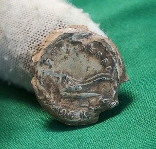 Post Mittelalter Bleibügel / Beutelsiegel Metallfund (48)