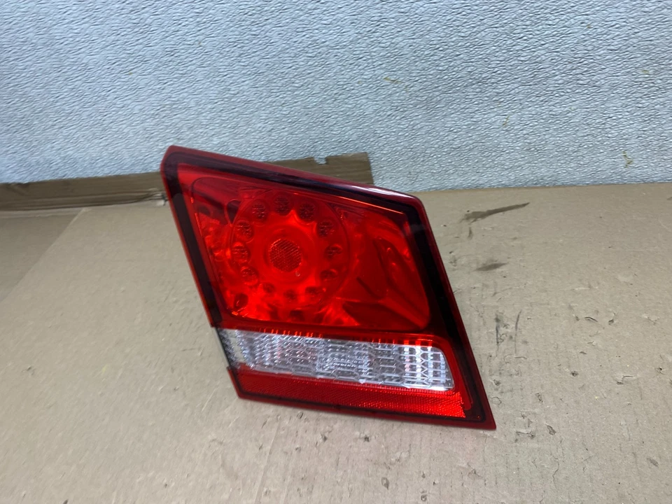 Luz trasera interior LED lado conductor izquierdo Dodge Journey 2011-2020 OEM U1089 DW Foto 2 de 4