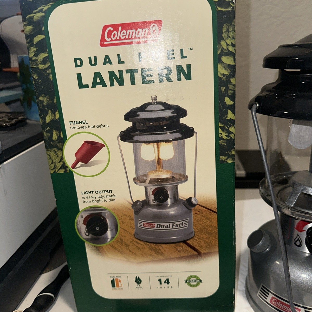 Coleman Dual Fuel ランタン 285-700 Amazon.com: Coleman Premium 700L Dual-Fuel Lantern with