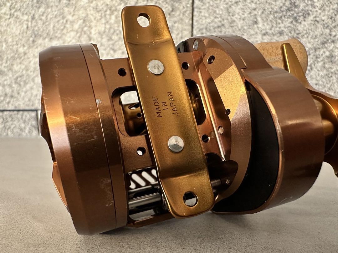 Megabass LIN10C RH Zircona Meteor Fishing Reel | eBay