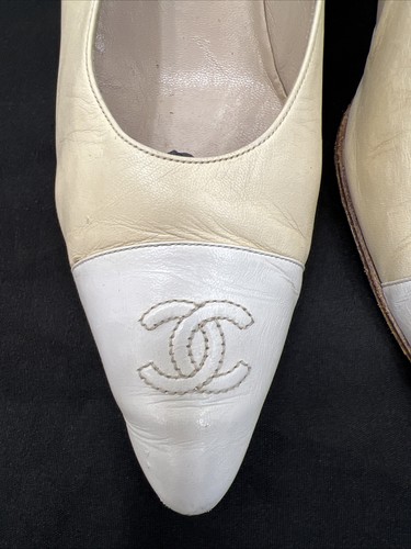 Chanel Pumps 40 CC Beige Lammfell Weiß Cap Toes Mid Heels Pantoletten Sandalen Booties - Bild 2 von 24