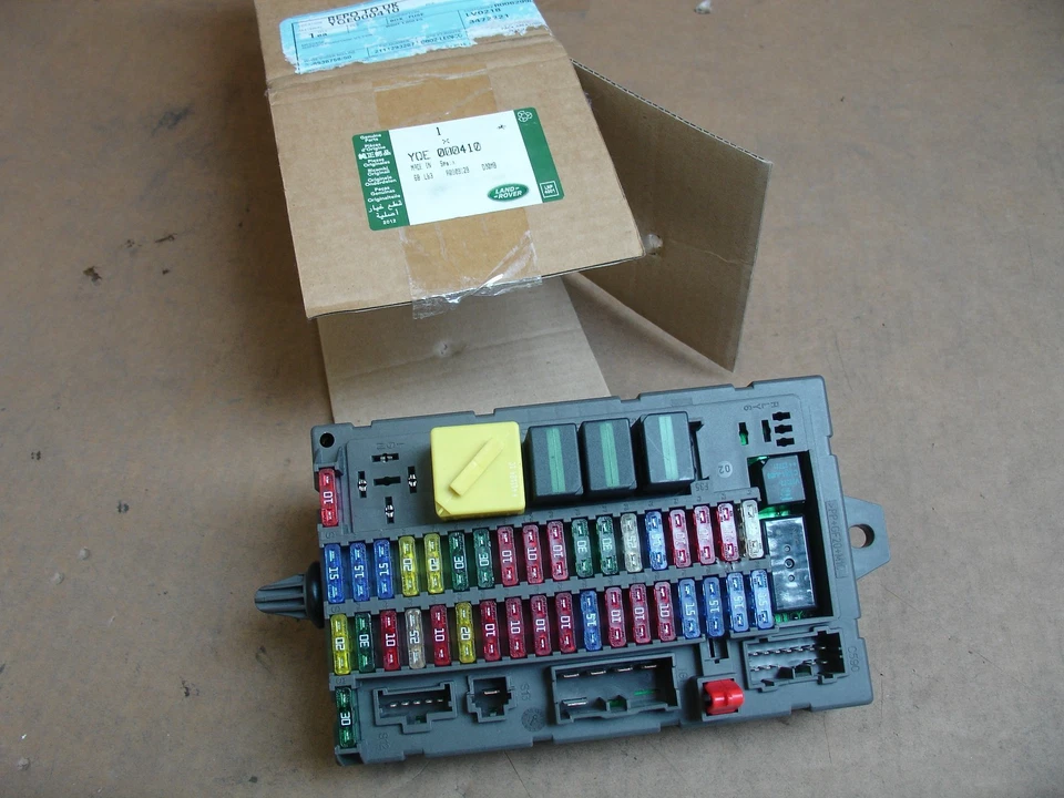 YQE000410 Interior Fuse Box FuseBox For Land Rover Discovery MK2 II 1999-2002 - Image 3 of 3