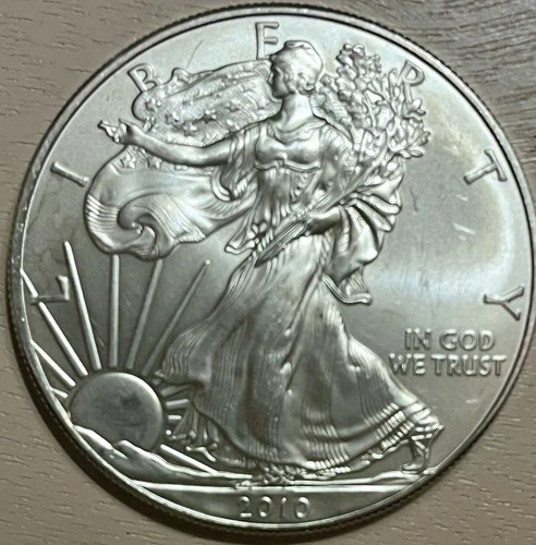 2010 1 Oz Silver American Eagle (Brilliant Uncirculated) .999 Silver.
