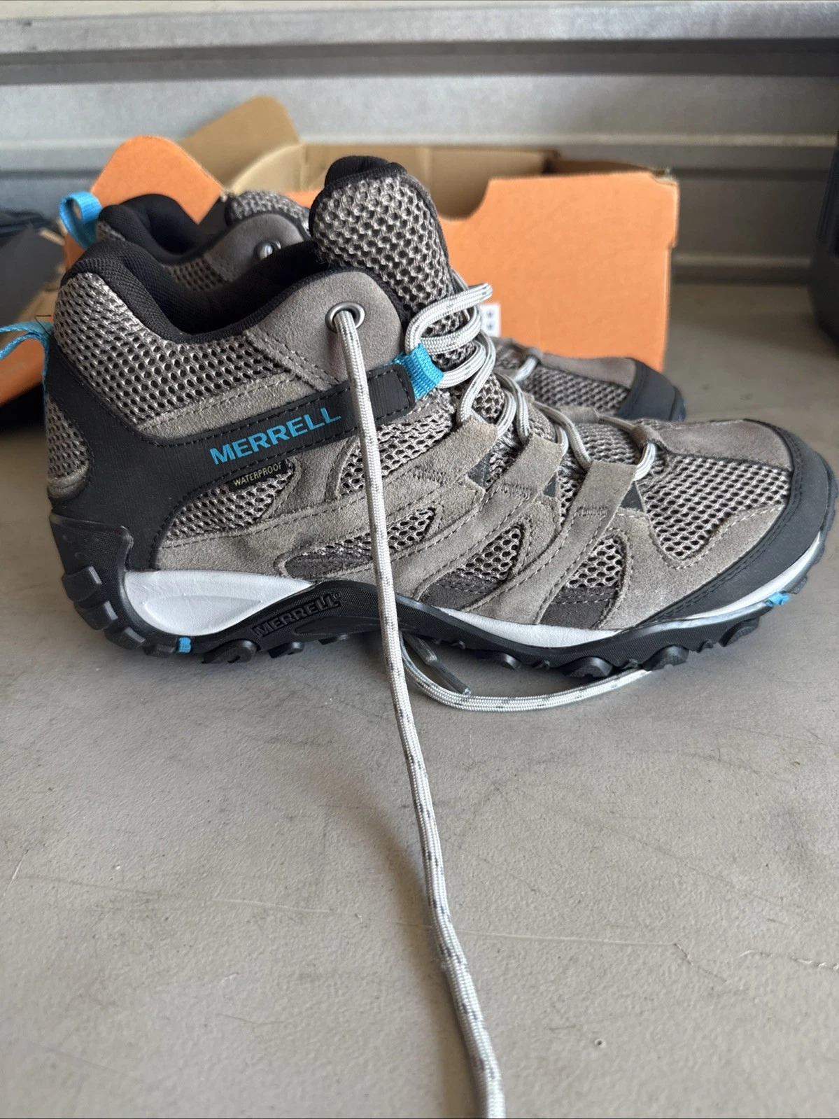 Merrell Women's Alverstone Mid Waterproof HIking Trail Boot Size 10