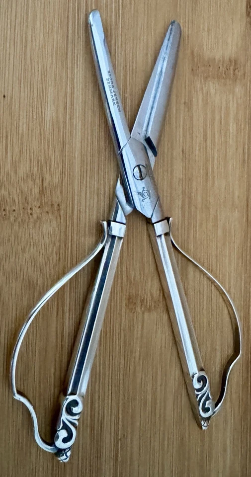 TIJERAS DE UVA GEORG JENSEN MODERNAS DE MEDIADOS DE SIGLO BELLOTA ESTERLINA E INOXIDABLE Foto 2 de 4