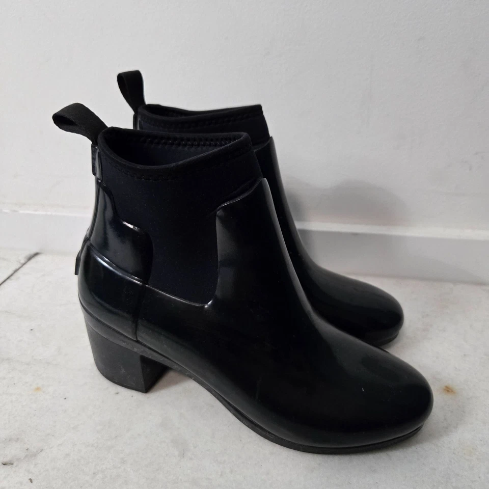 Hunter Women's Size 7 Rain Boots Heeled Ankle Booties Black Gloss Rubber - Image 3 of 4