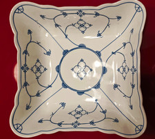 Alte Quadratschale / Salatiere im zeitlosen Strohblumenmuster