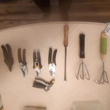 LOT OF YARD HAND TOOLS GARDENING