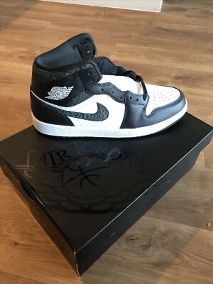 Air Jordan 1 mid ブラック/ホワイト パンダエレファント Amazon.com | Jordan Mens Air 1 Mid Panda Elephant - Off Noir/White