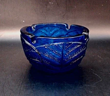 Viking Glass Blue Blunique Epic Leaf Ashtray 4" Diameter 2" Tall.