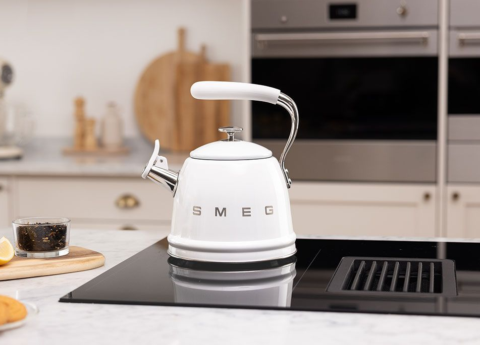 Smeg Whistling Kettles For Gas Stoves Smeg Whistling Stove Kettle UK