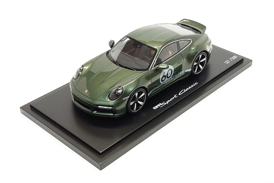 Porsche 911 Sport Classic (992) Spark 1:18 en verde roble met. (Edición Dealer) Foto 4 de 4
