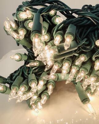 Vickerman 140 Lights Clear 8 Function Chasing Set W/Green Wire 4-Inch Spacing