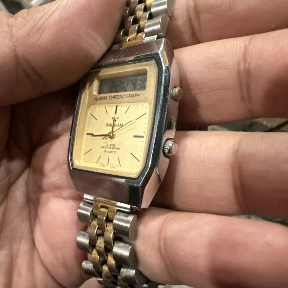 Vintage WALTHAM Alarme Chrono Quartzo Analógico Digital Funciona Mas Analógico Precisa de Reparo - Imagem 3 de 4