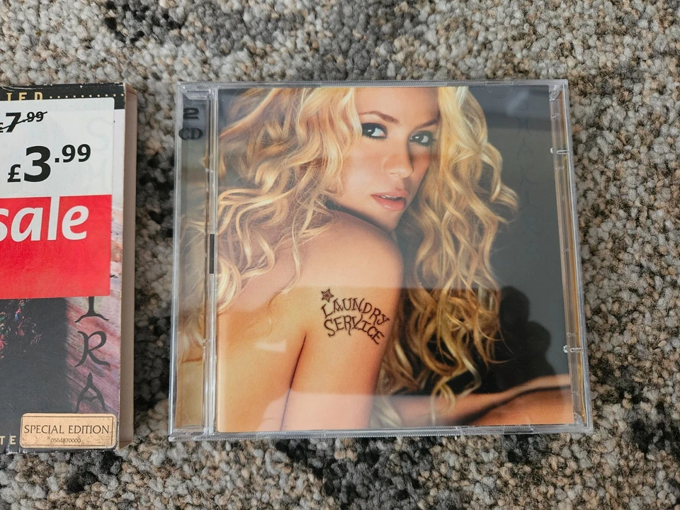 Shakira - Laundry Service: Limited Edition Washed & Dried -CD & DVD - Bild 2 von 4