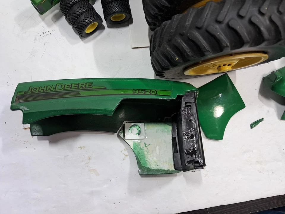 John Deere 9520 4WD TRACTOR Triples 1:16 Ertl In Needs Repair HUGE Tractor RARE  - Image 4 of 4