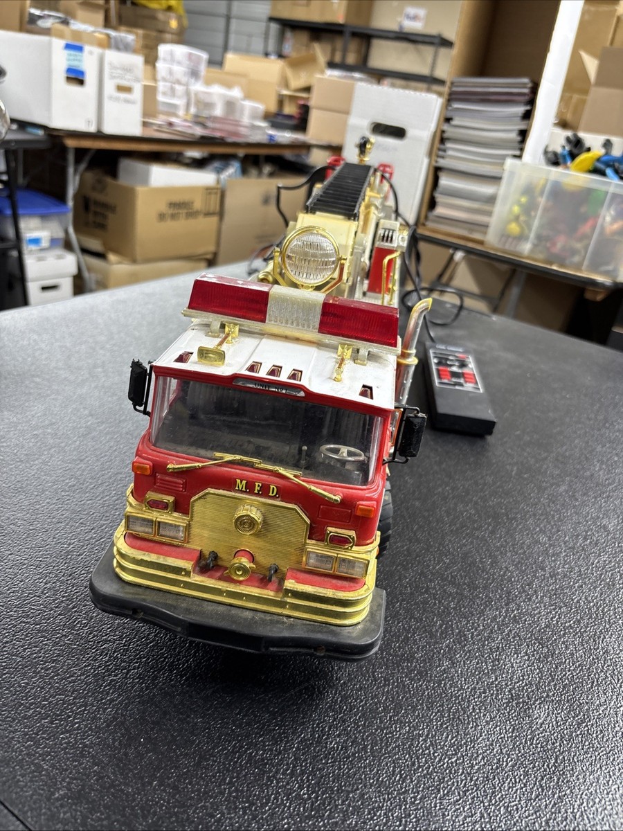 1988 New Bright RC Fire Engine N.Y.F.D. Snorkel Unit No. 1 Remote