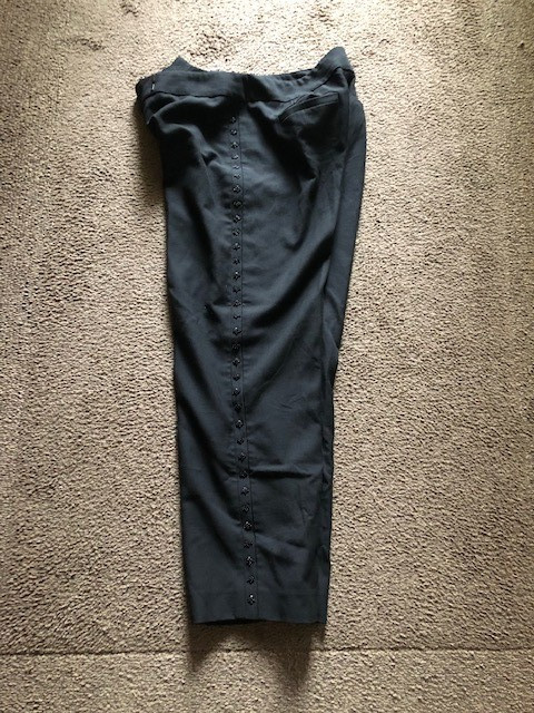 Ann Taylor black dressy capris size 4 - embellishment on legs