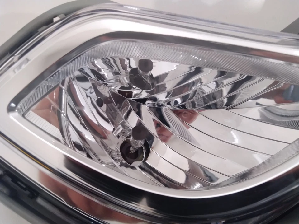 OEM 2011-2014 HYUNDAI ACCENT LADO DERECHO PASAJERO LUZ ANTINIEBLA 92202-1R0 Foto 2 de 4