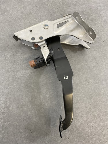 Genuine Nissan Brake Pedal New For Nissan Skyline R33 GTST - Picture 3 of 14