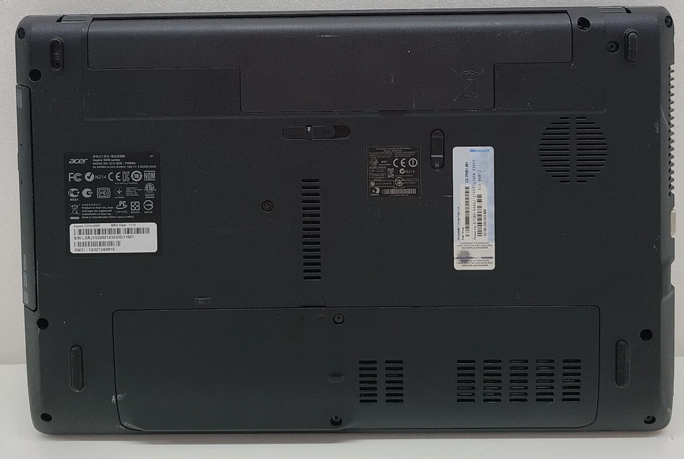 Acer Aspire 5250-0468 Laptop AMD E-300 2GB RAM NO HD/OS (FL) - Image 4 of 4