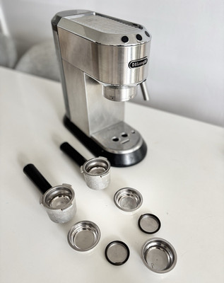 De'Longhi 685 Silber Dedica Edelstahl 2x Siebträger