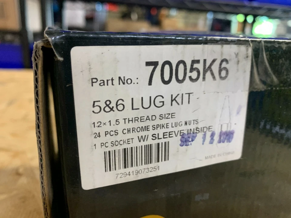 Kit completo de tuercas de metal cromado 24-12x1,5 Lugz con clavos Lugz estilo cónico 12 mm x 1,5 Foto 3 de 4