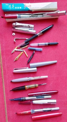 LOT PARTS for Vintage Fountain Pens sold for spare Parts Only, Some With Defects