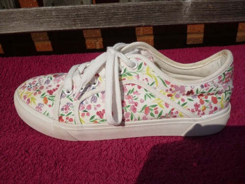 Rocket Dog Ladies Canvas Lace Up Summer Shoes with Floral Print Size 7 / 40. - Picture 3 of 11