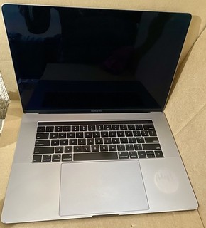MacBook Pro 15 1 2018 i9 8950Hk 32GB Ram 1TB SSD Radeon Pro 560x