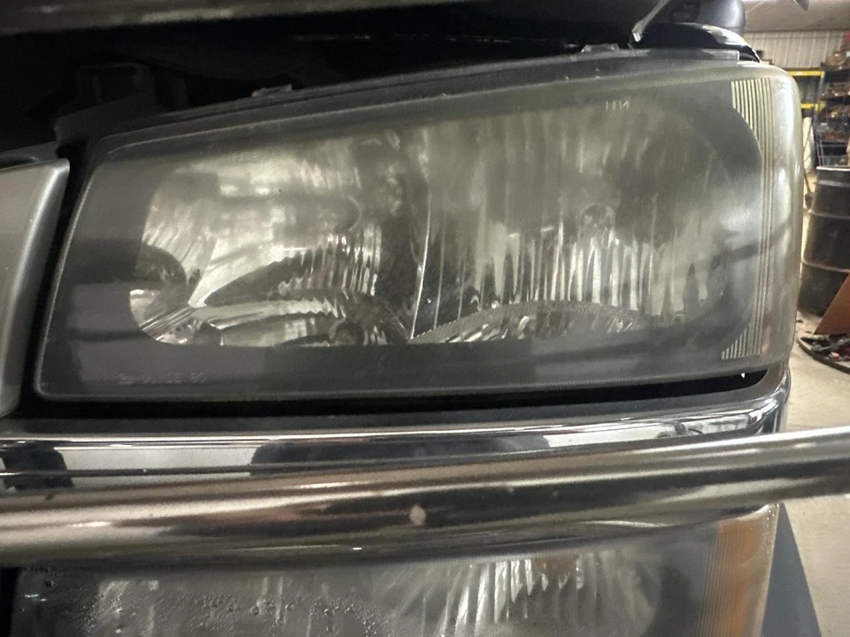 Parasol izquierdo usado se adapta a: camioneta Chevrolet Silverado 1500 2004 grado A izquierda Foto 2 de 4