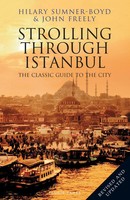 Hilary Sumner-Boyd (U. A.) | Strolling Through Istanbul | Taschenbuch | Englisch