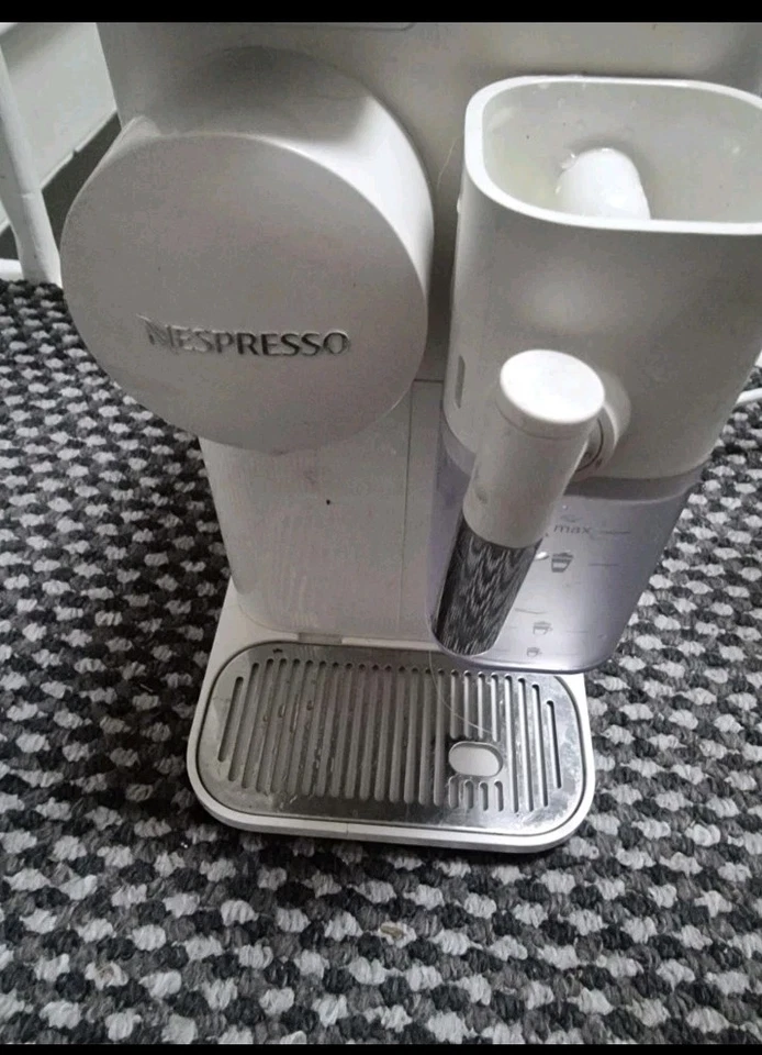 De'Longhi Lattissima One EN500.W, photo 1 of 5