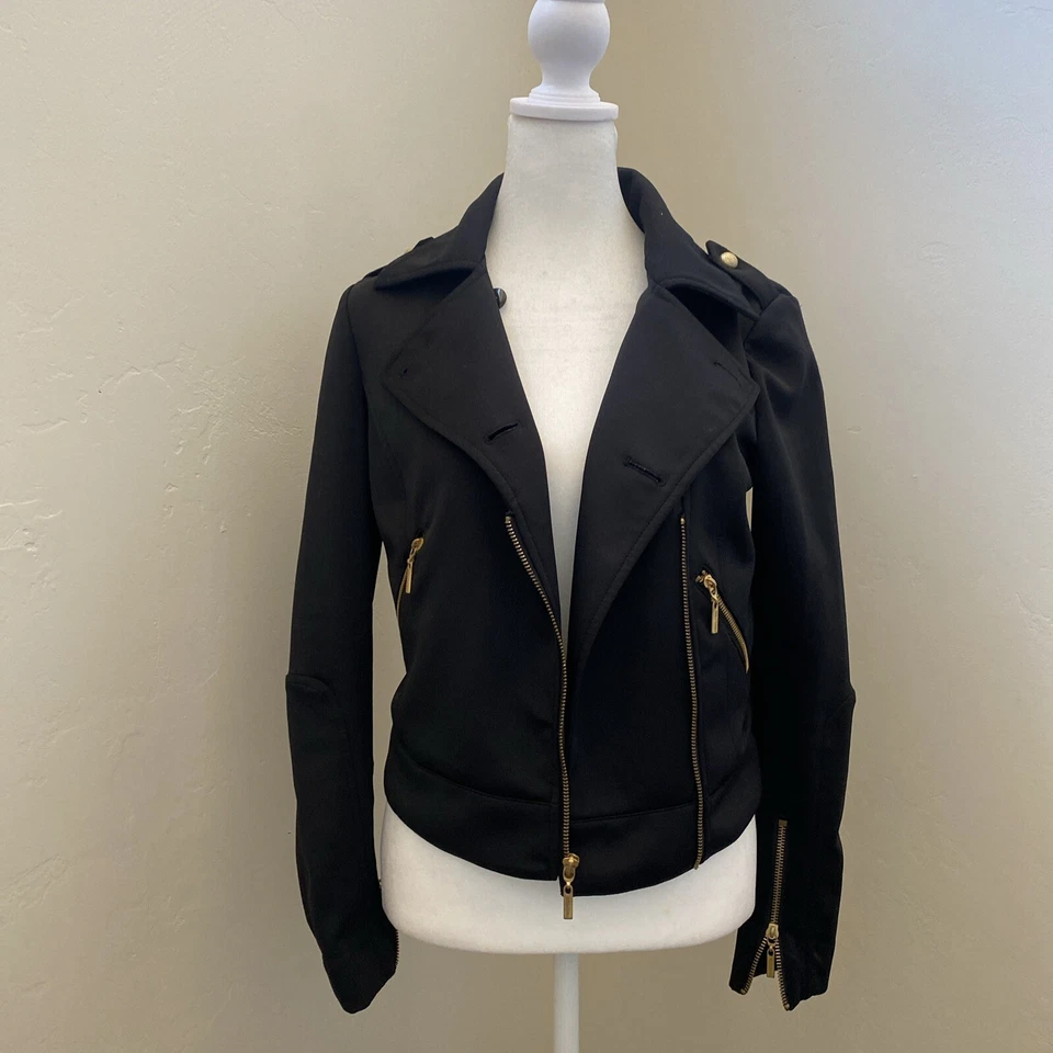 Blazer Bisou Bisou Negro con Botón Dorado y Cremallera Talla XS (1 Botón Falta) Foto 4 de 4