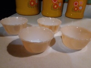 Vtg 1950’s 4pc #424 Milk Glass Fire King Peach Luster ware Custard Bake Cup 